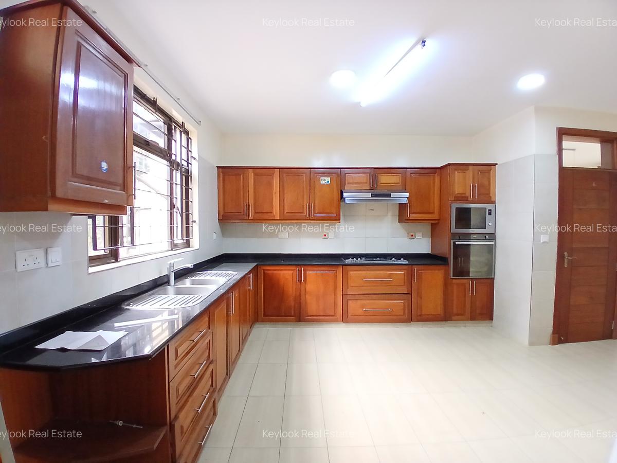 5 Bed Townhouse with En Suite at Lavington Green - 19