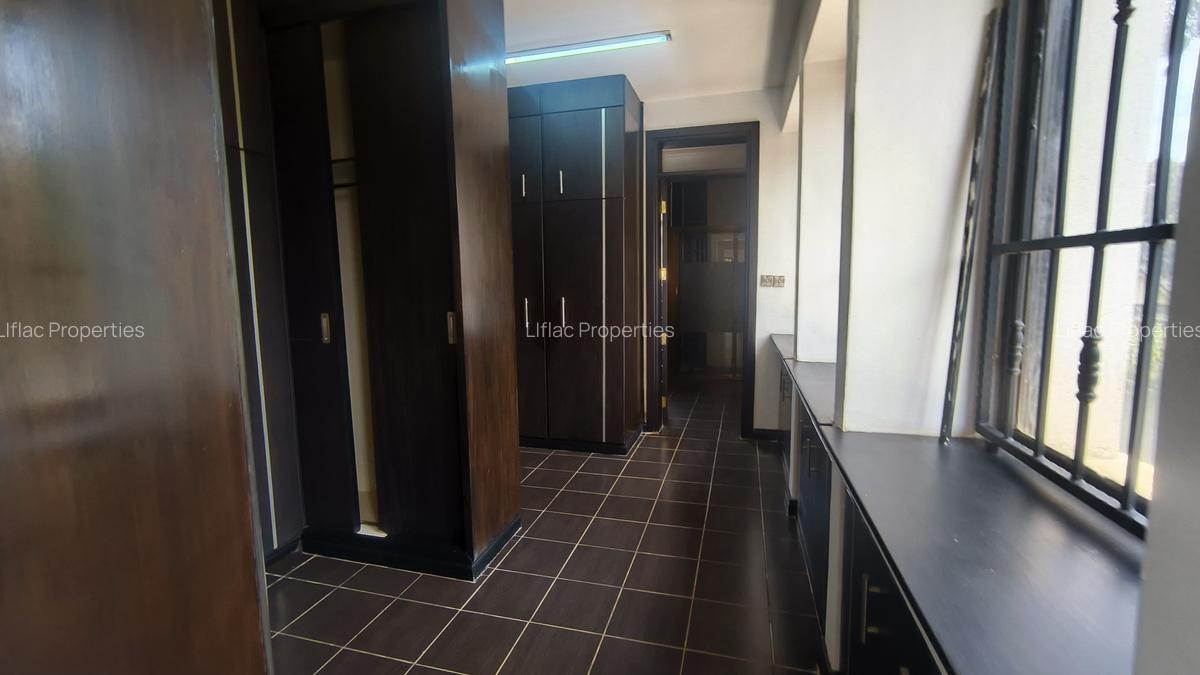 5 Bed House with En Suite in Runda - 13