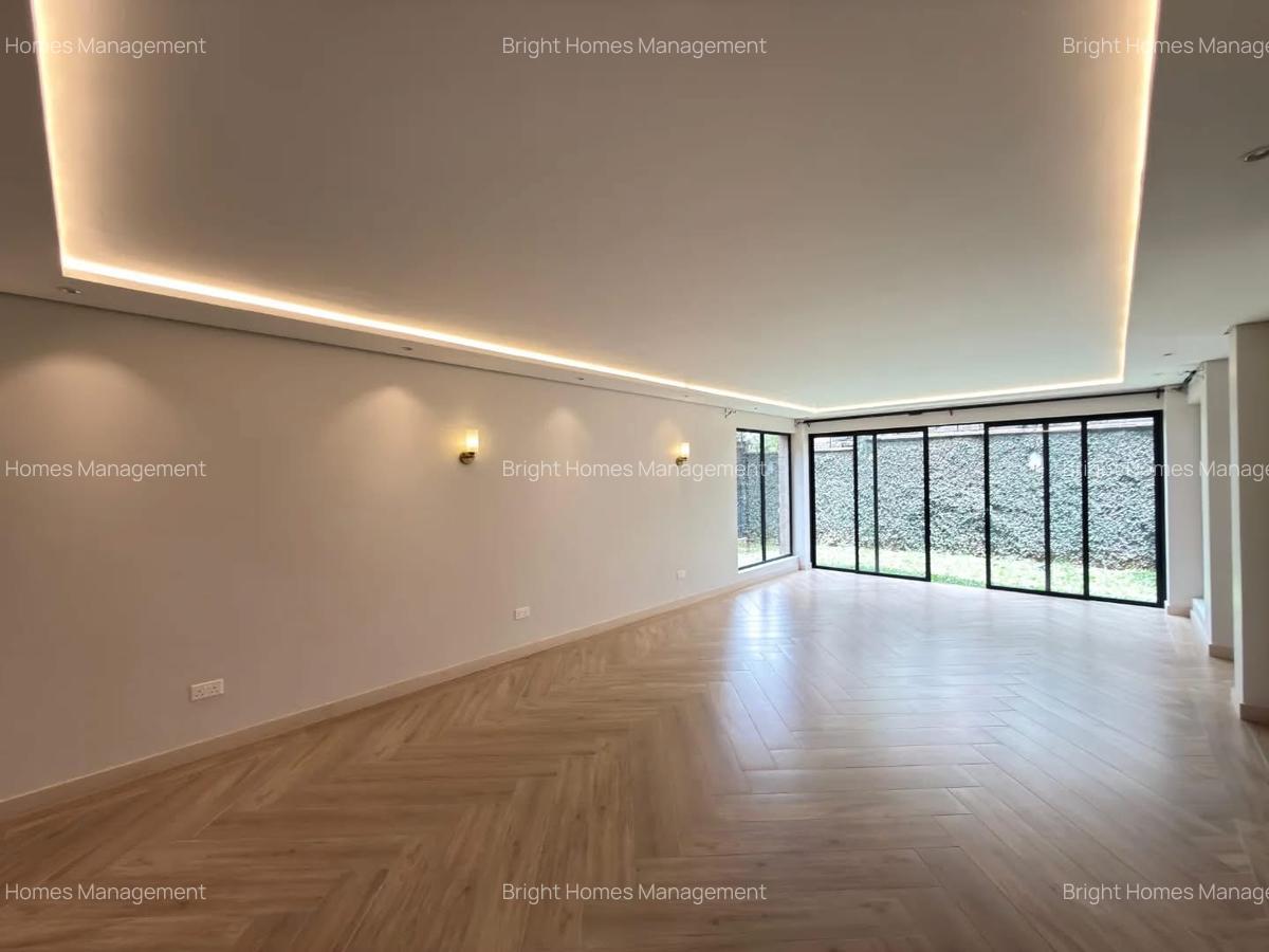 5 Bed Townhouse with En Suite in Lavington - 3