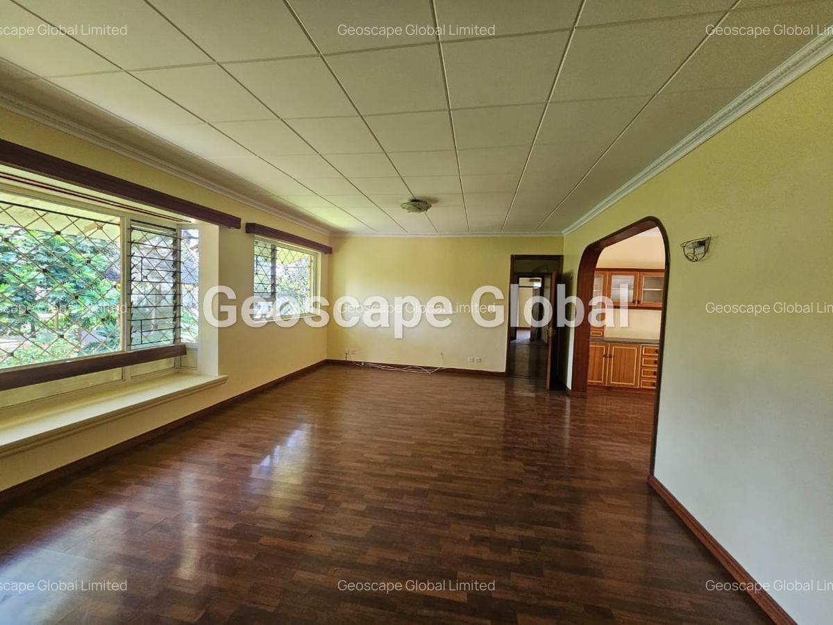4 Bed House with En Suite in Lavington - 14