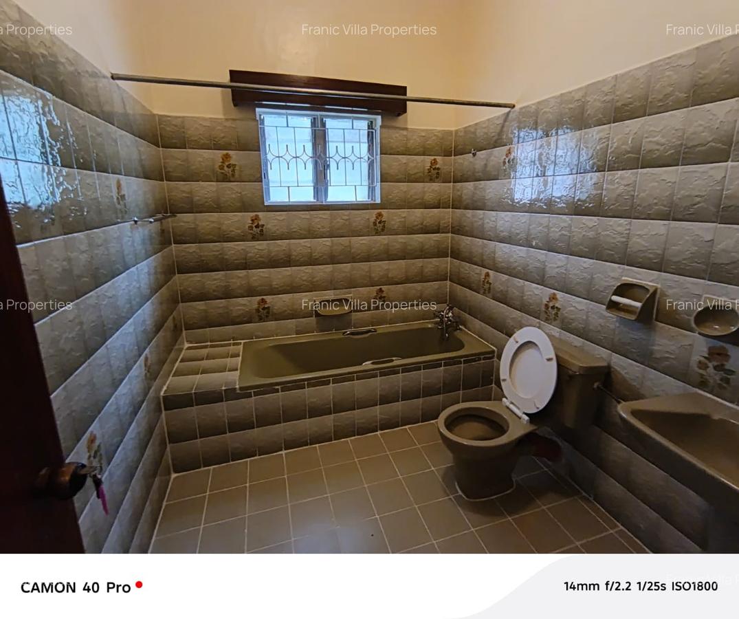 6 Bed House with En Suite at Nyari Central - 4