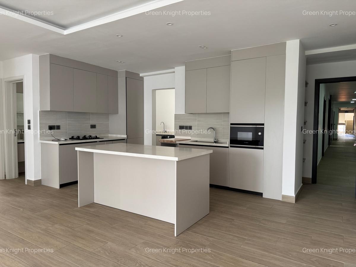 Serviced 3 Bed Apartment with En Suite in Riverside - 2