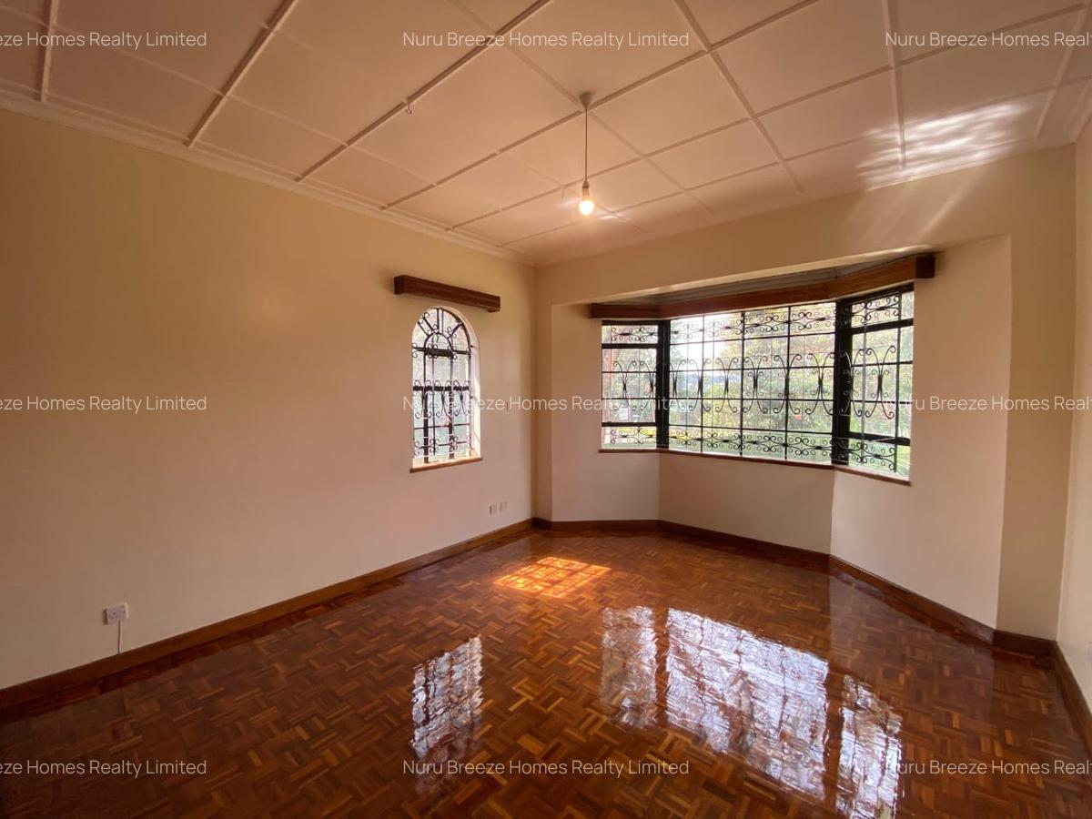 5 Bed Townhouse with En Suite in Nyari - 13