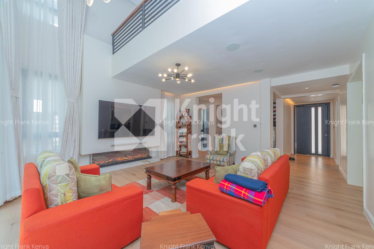 5 Bed Townhouse with En Suite in Redhill - 2