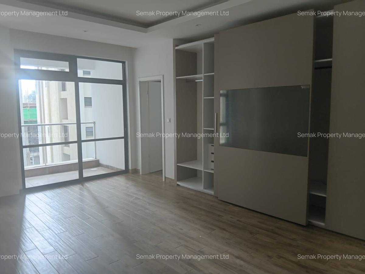 3 Bed Apartment with En Suite in Riverside - 9