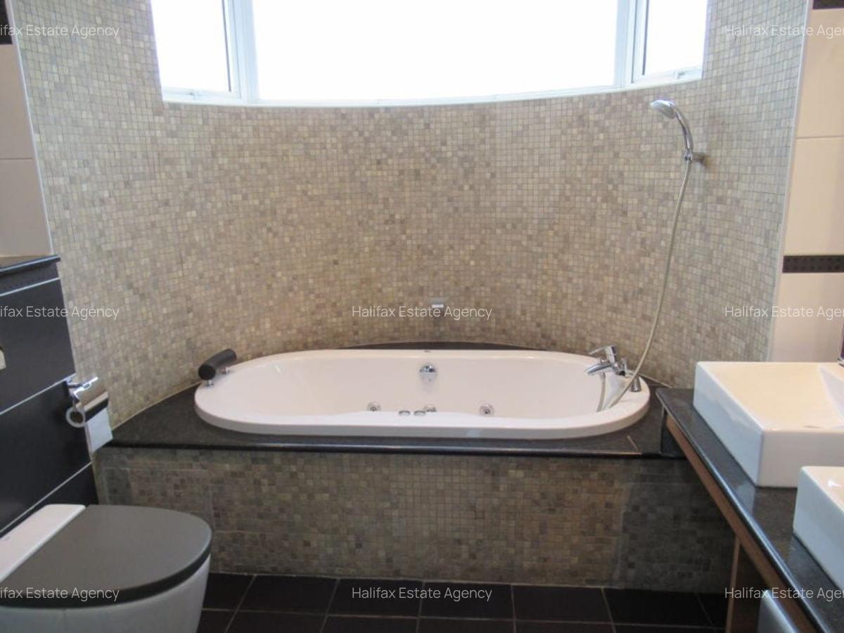 3 Bed Apartment with En Suite in Riverside - 13