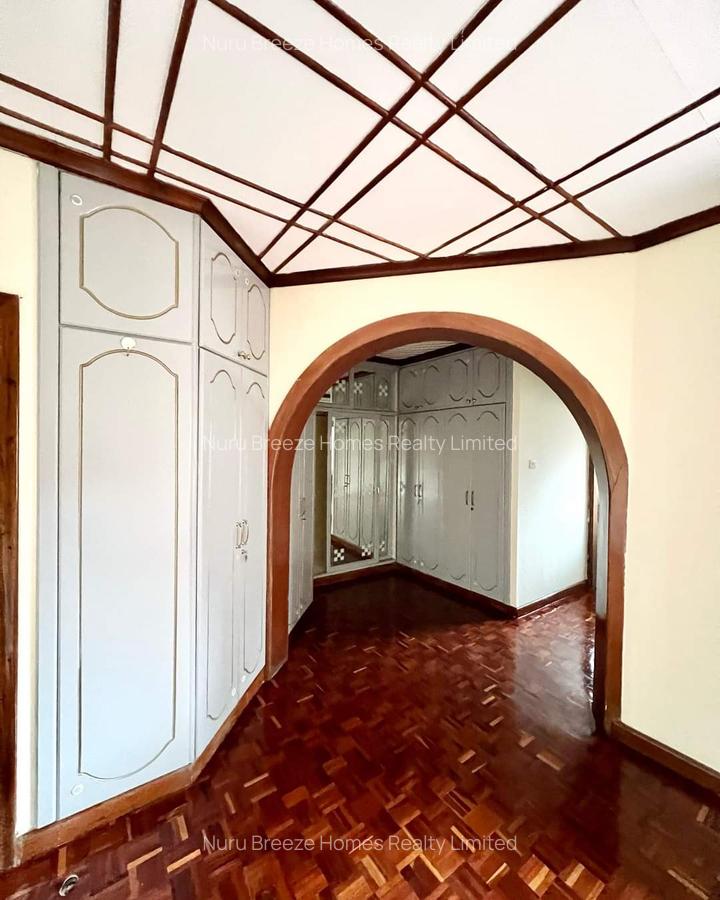 4 Bed Townhouse with En Suite in Lavington - 17