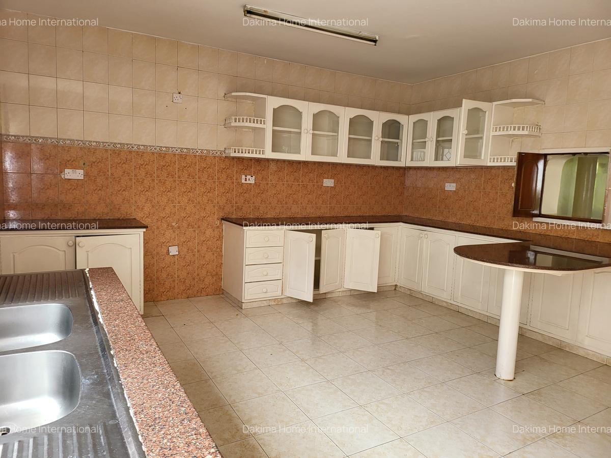 4 Bed Townhouse with En Suite in Spring Valley - 5