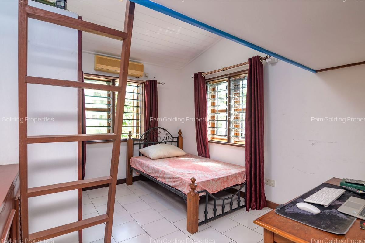 5 Bed Townhouse with Garden in Nyali Area - 13