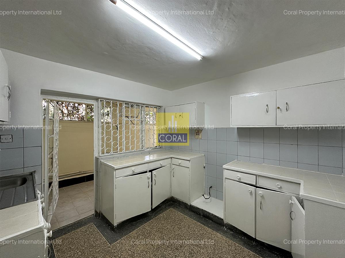 3 Bed Apartment in Brookside - 3