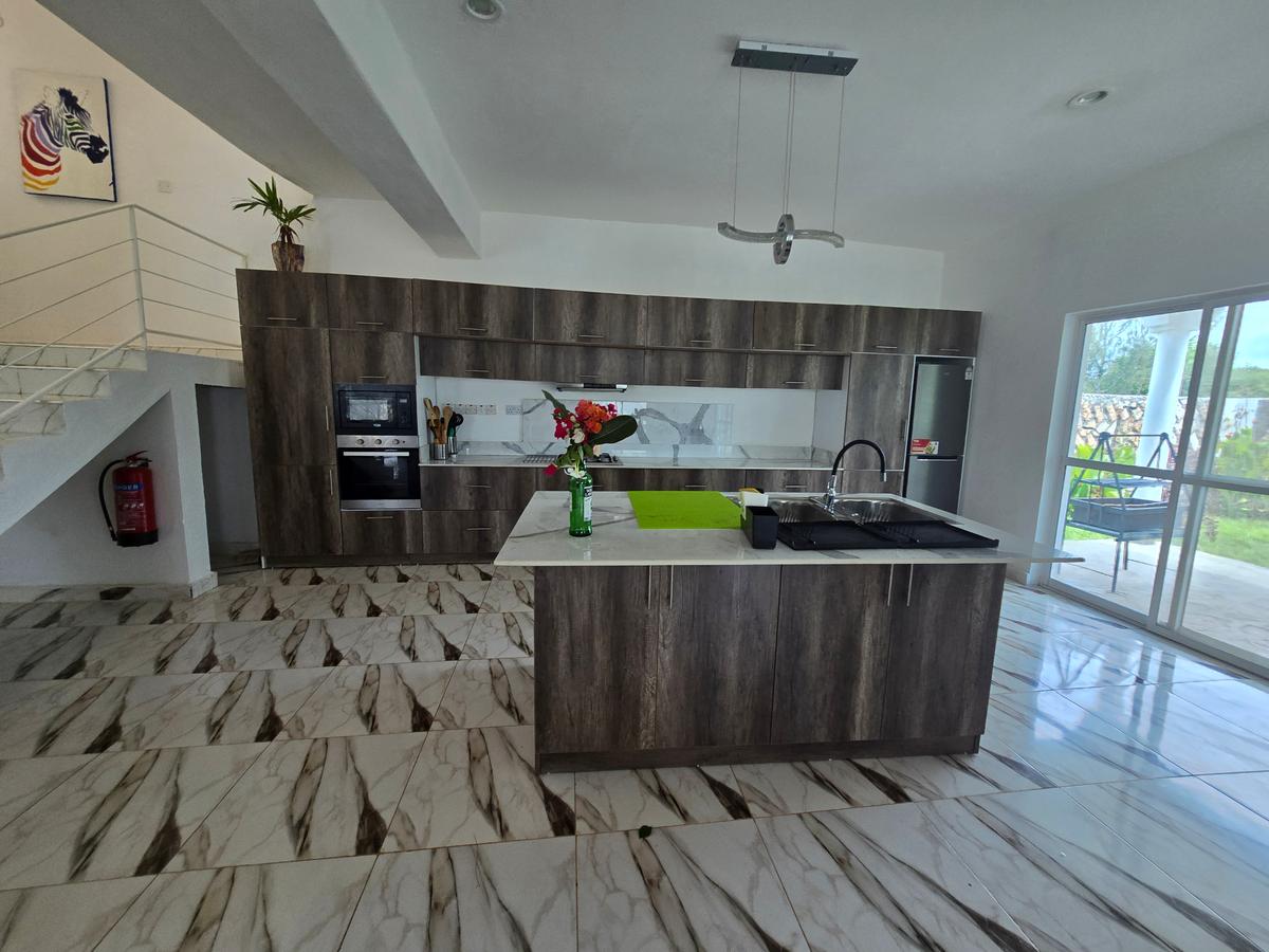 6 Bed House with En Suite in Watamu - 10