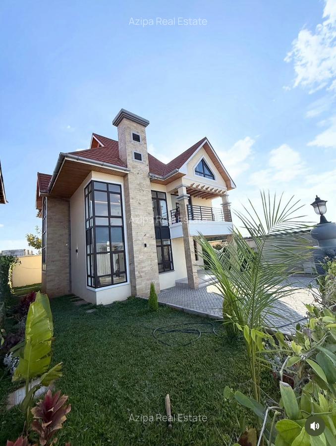 4 Bed Villa with Swimming Pool in Kitengela - 1