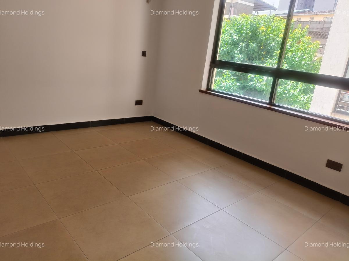 2 Bed Apartment with En Suite at Parklands - 10