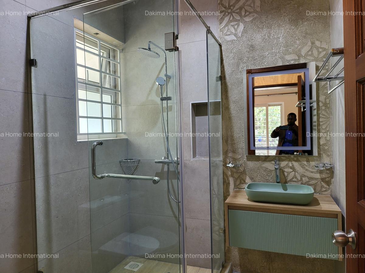 5 Bed Townhouse with En Suite in Rosslyn - 11