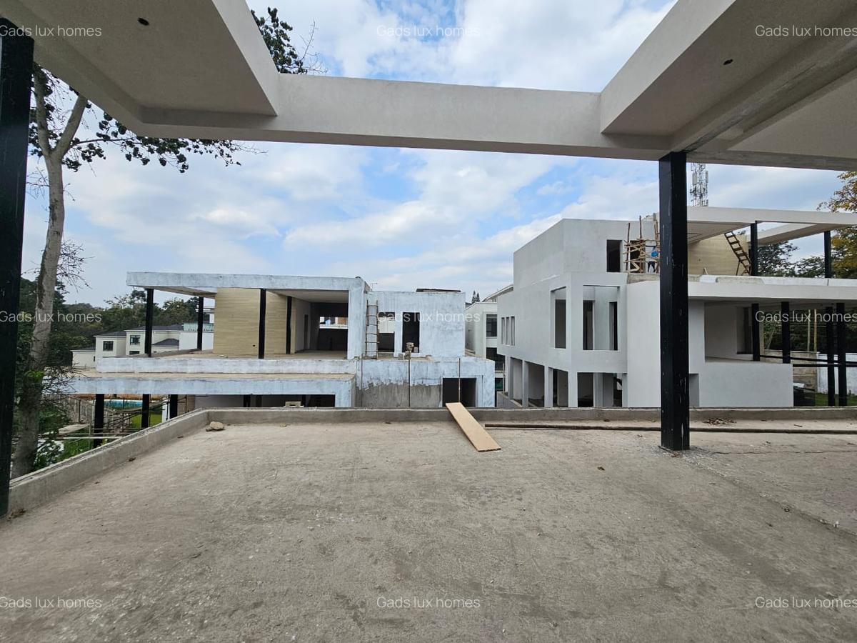 6 Bed Villa with En Suite at Lavington - 4