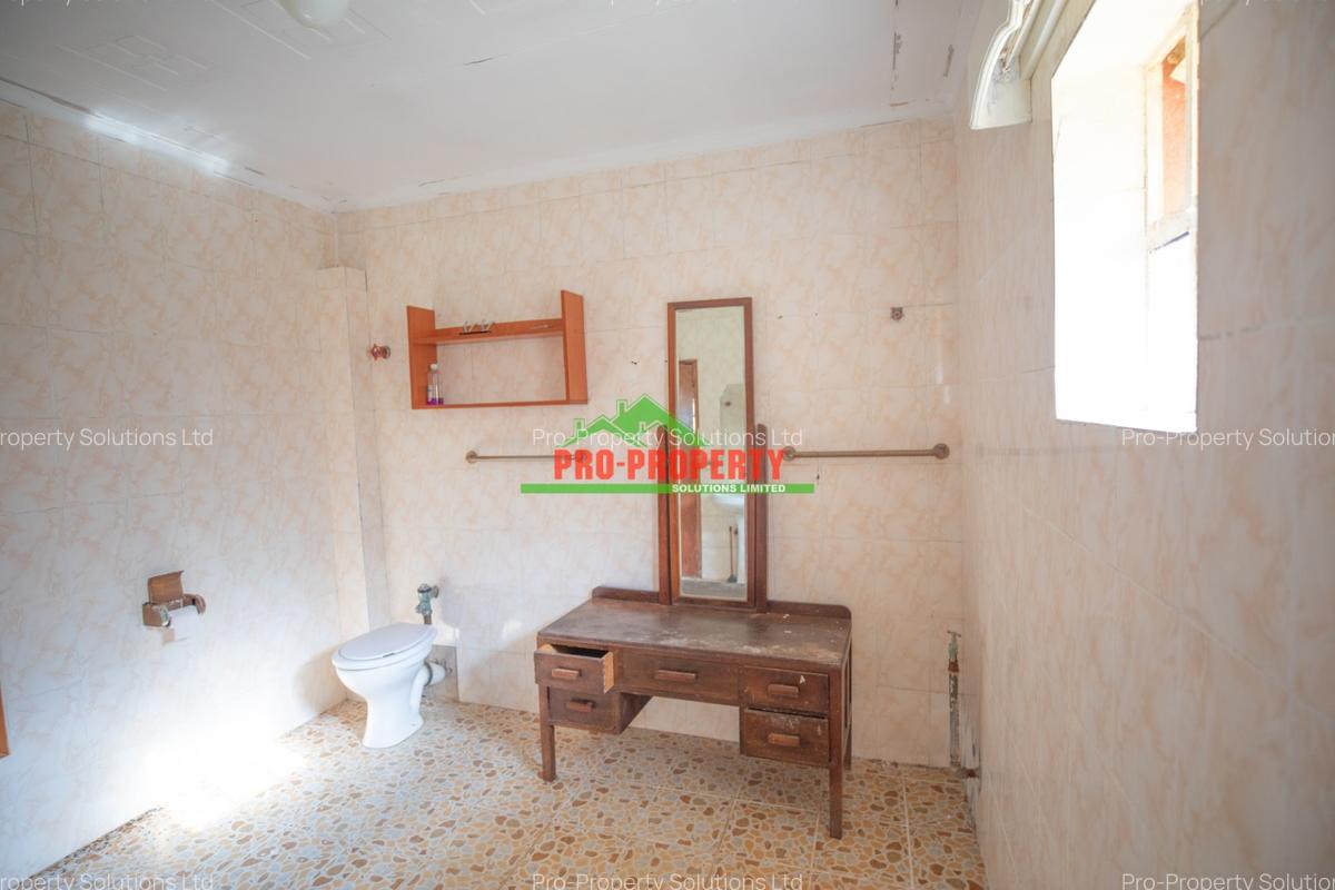 4 Bed House with En Suite at Zambezi - 17