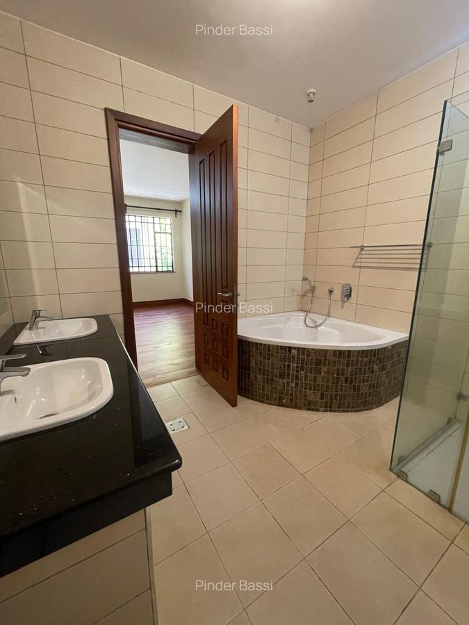 5 Bed Townhouse with En Suite in Lavington - 12