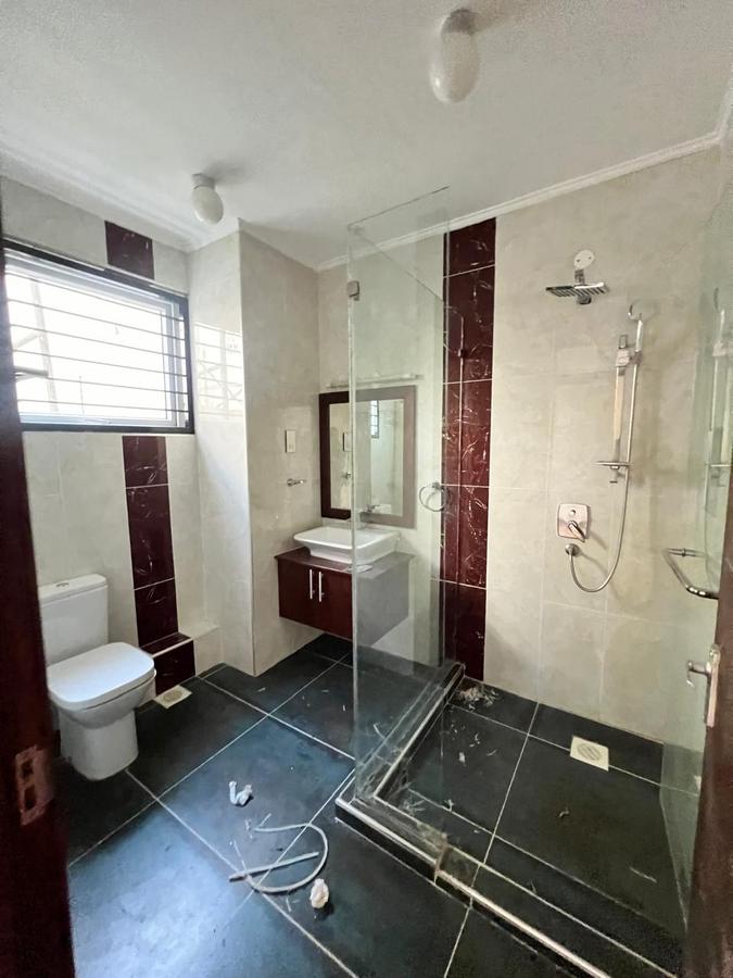 5 Bed Townhouse with En Suite in Lavington - 13