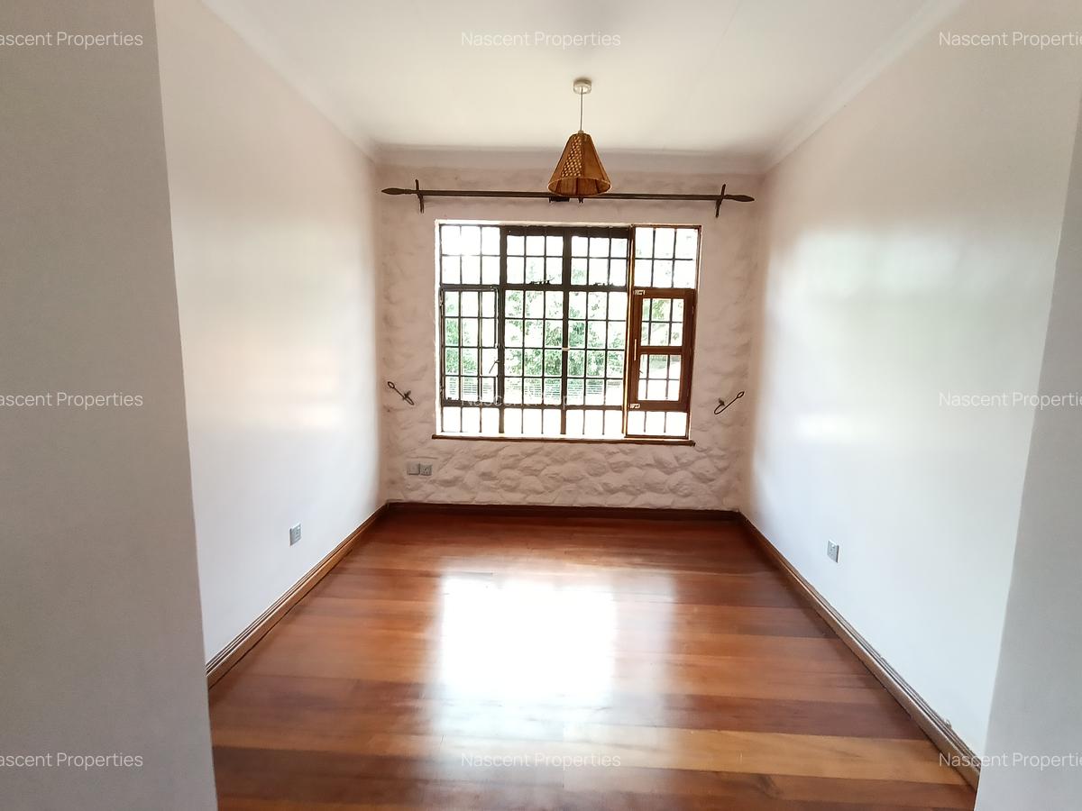 4 Bed Townhouse with En Suite in Spring Valley - 3