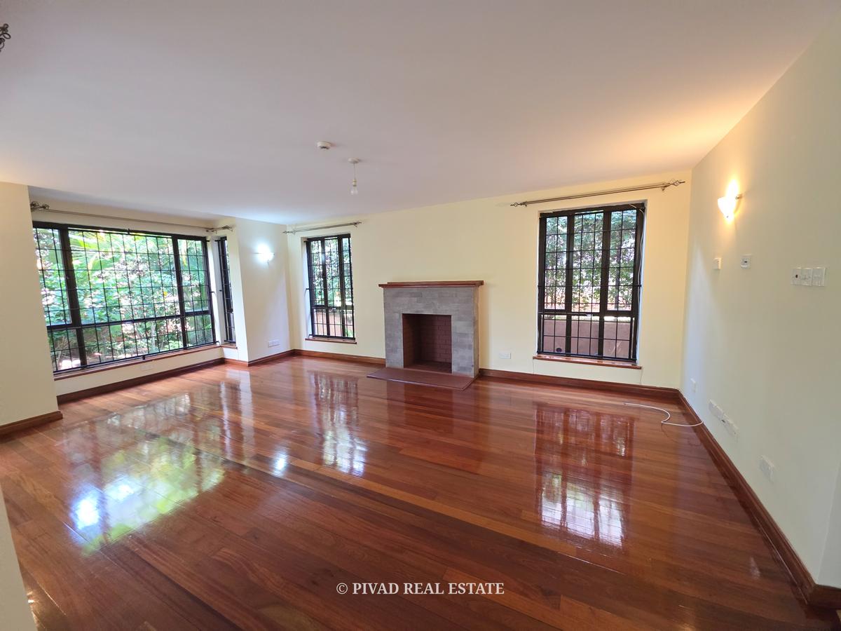 5 Bed House with Swimming Pool in Runda - 3