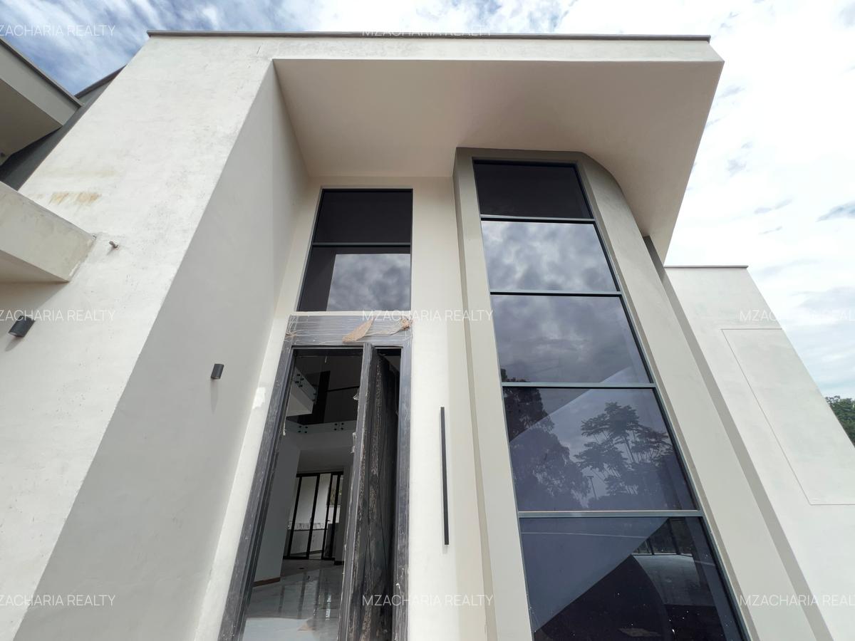 5 Bed Villa with En Suite in Nyari - 15