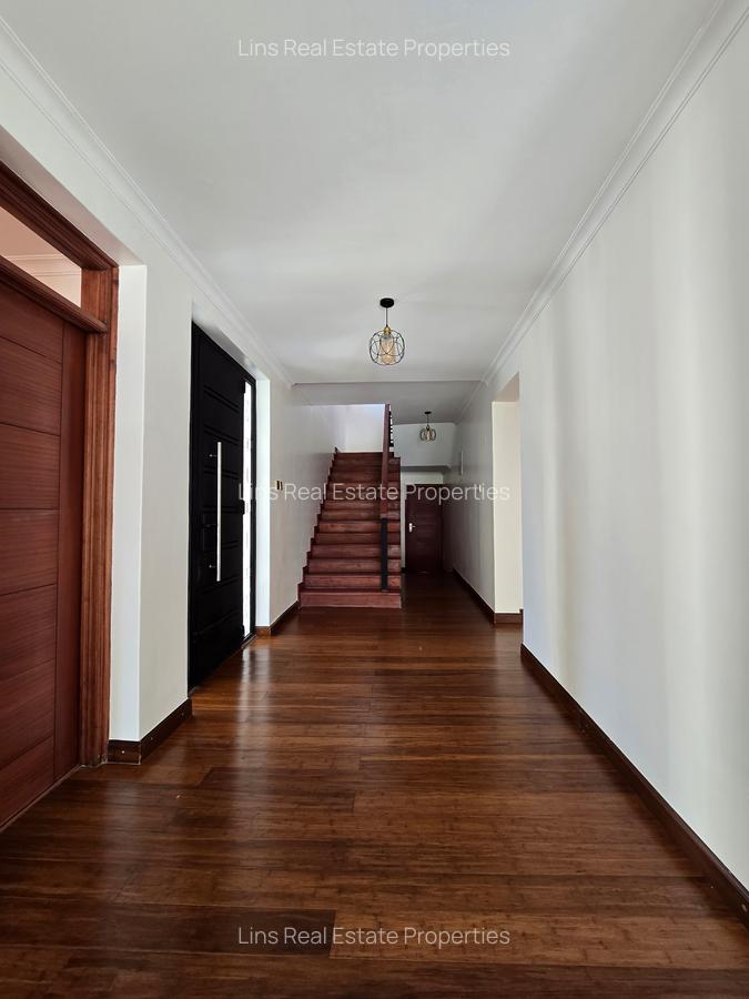 7 Bed House with En Suite in Runda - 4