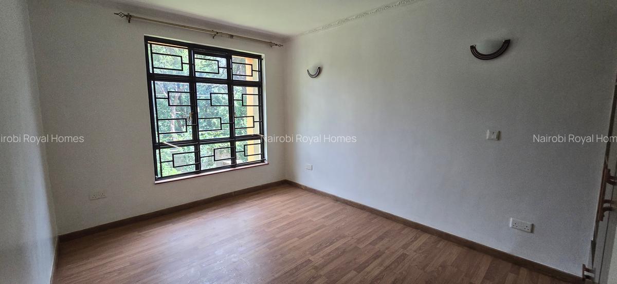 5 Bed Townhouse with En Suite at Off Convent Drive - 18