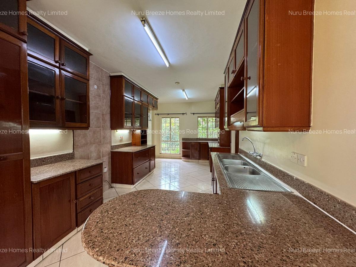 5 Bed Townhouse with En Suite in Rosslyn - 12