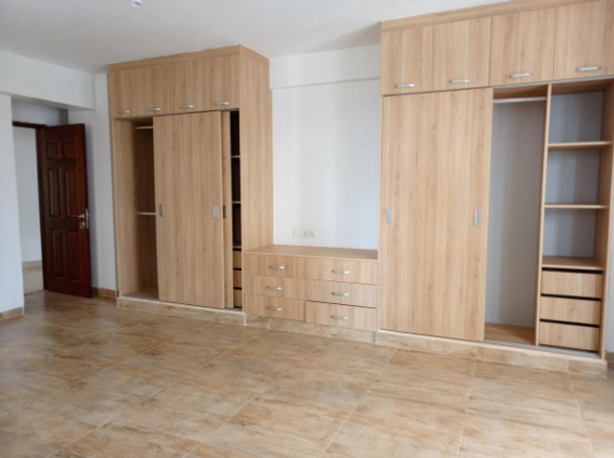 4 Bed Apartment with En Suite in General Mathenge - 13