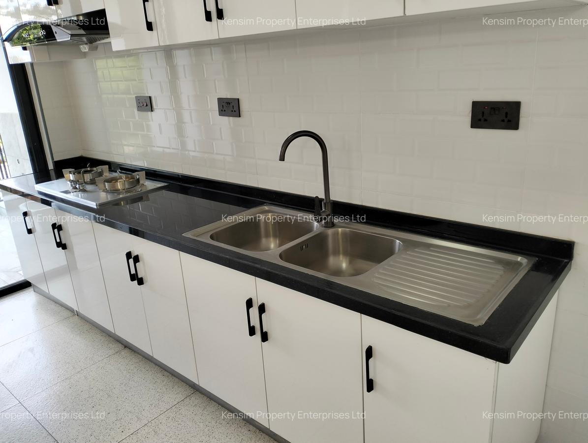 2 Bed Apartment with En Suite in Kilimani - 5