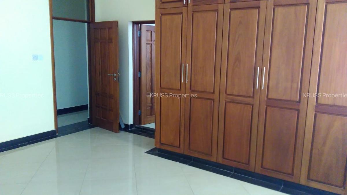 3 Bed Apartment with En Suite at Ar2497 - 8