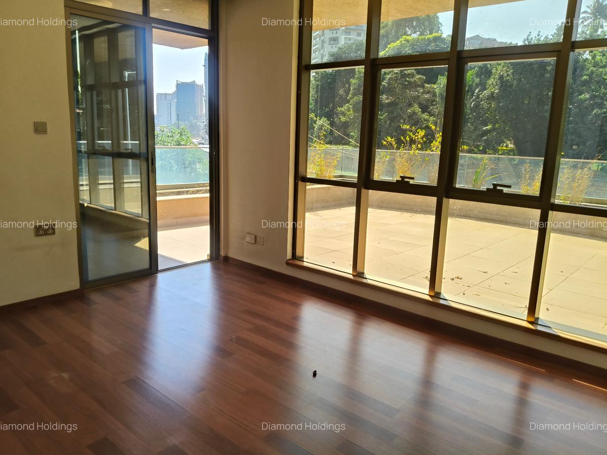 3 Bed Apartment with En Suite at Parklands - 2