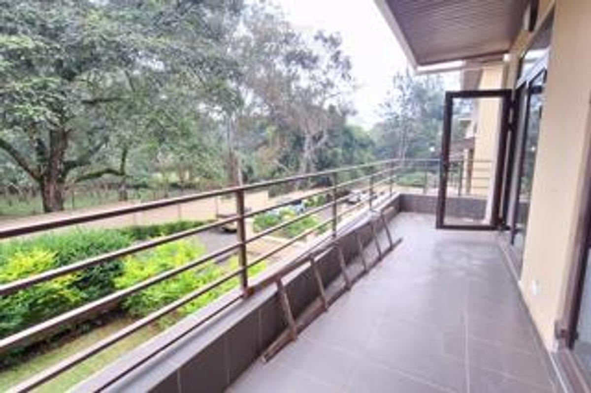 5 Bed Townhouse with En Suite at Lavington Green - 9