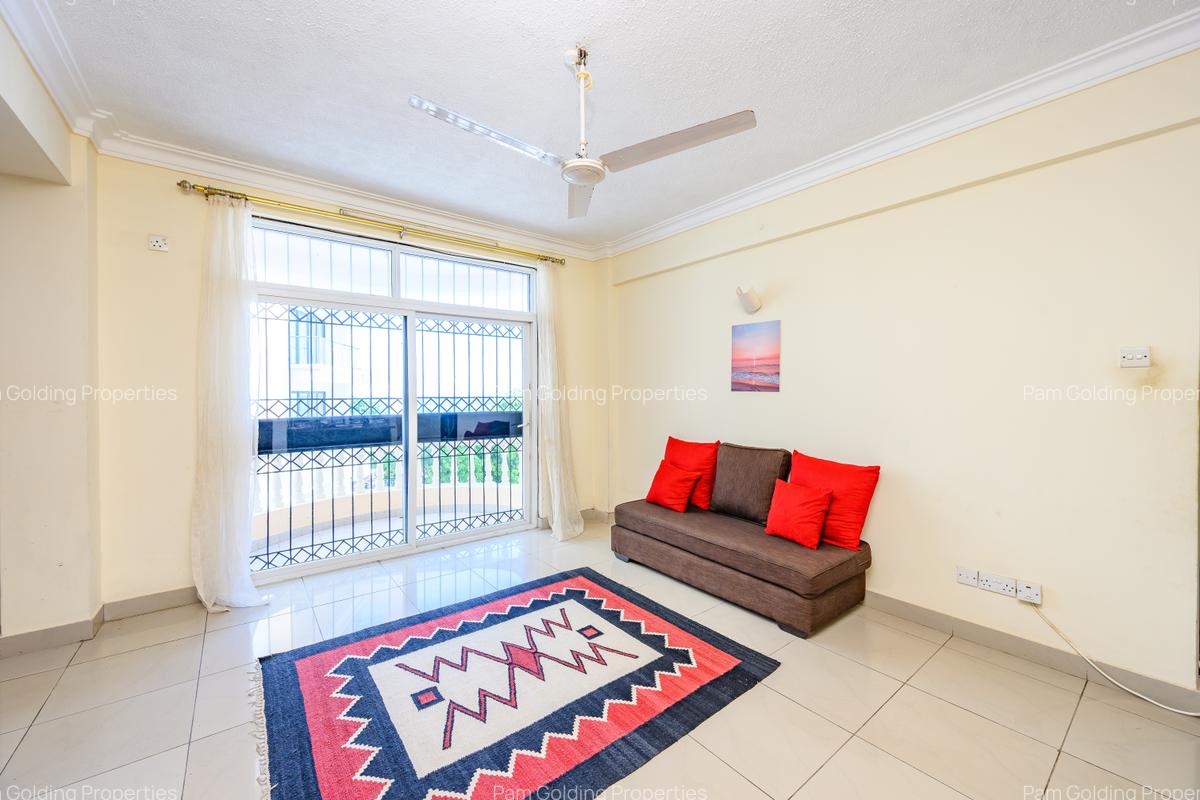 3 Bed Apartment with En Suite at Oceanic Road - 5