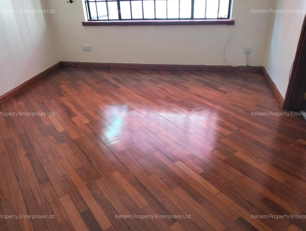 4 Bed Townhouse with En Suite in Lavington - 19