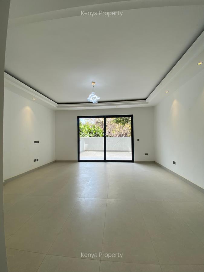3 Bed Apartment with En Suite at Brookside Garden Road - 8