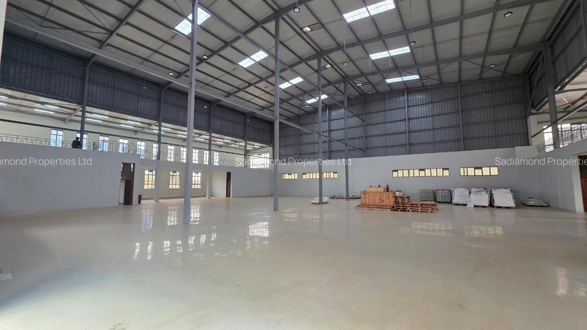 4,950 ft² Office with Backup Generator in Tatu City - 4