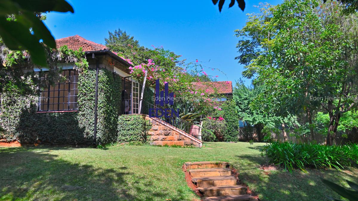 4 Bed House with En Suite in Lavington - 20
