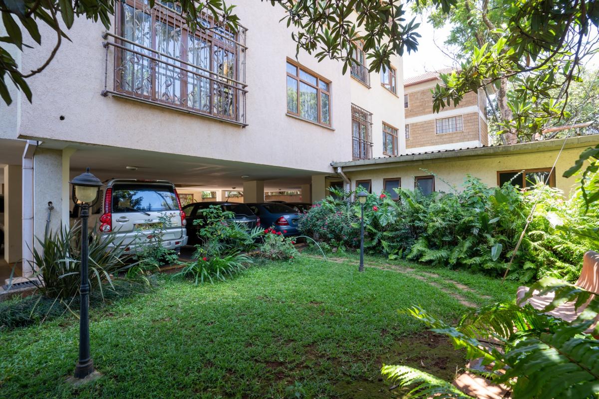 3 Bed Apartment with En Suite in Westlands Area - 17