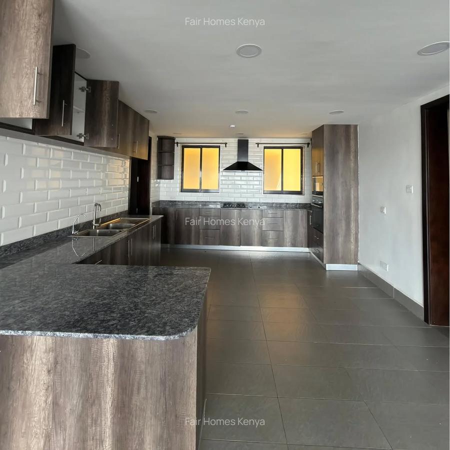 4 Bed Apartment with En Suite at Valley Arcade - 5