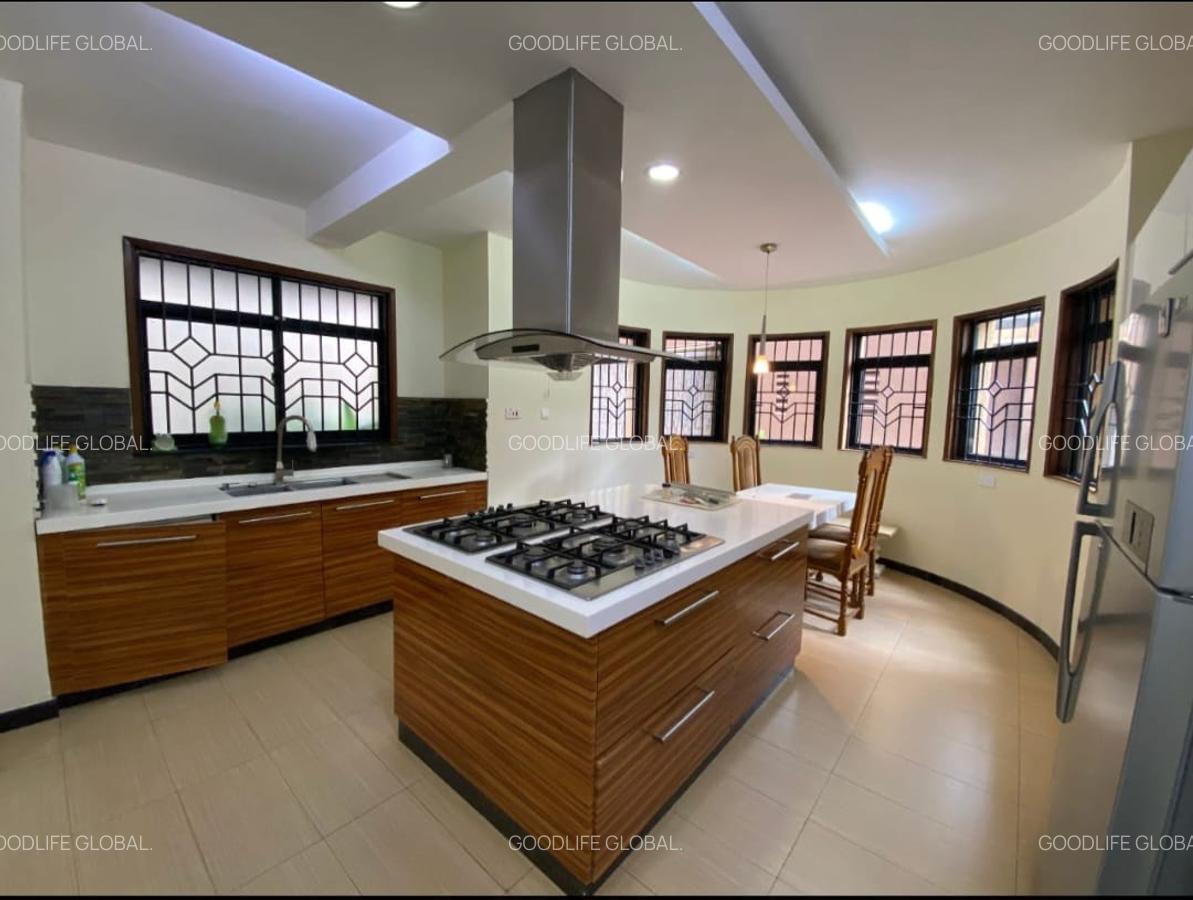 4 Bed House with En Suite at Kyuna - 4