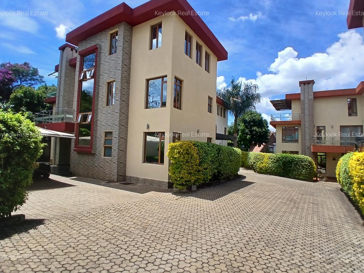 5 Bed Townhouse with En Suite at Lavington Green - 3