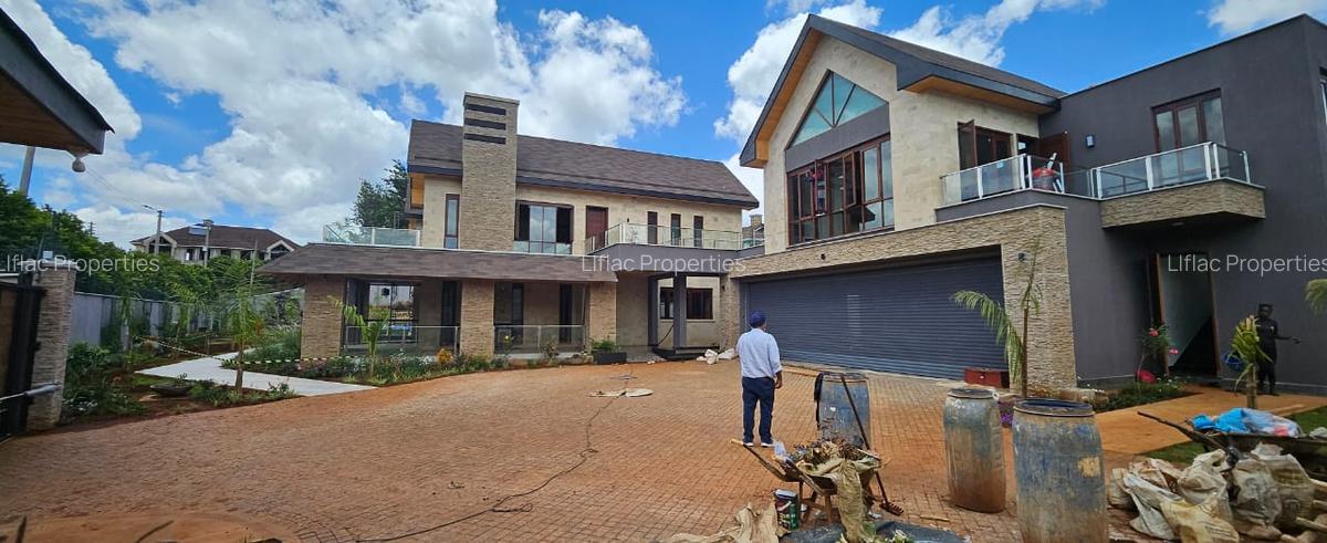 5 Bed House with En Suite in Runda - 2