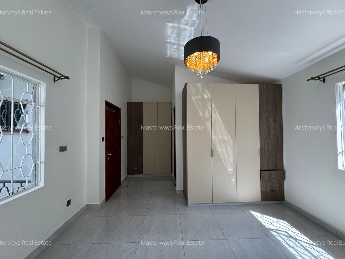 4 Bed Townhouse with En Suite at Lantana Road - 10