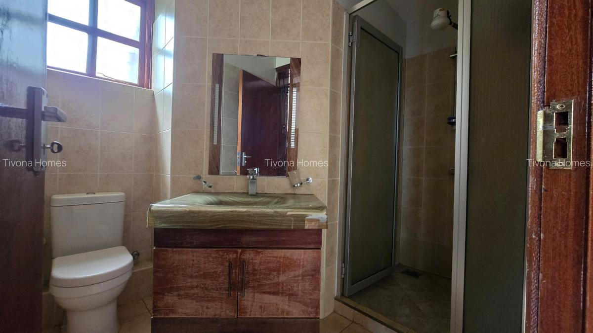 4 Bed House with En Suite in Runda - 16