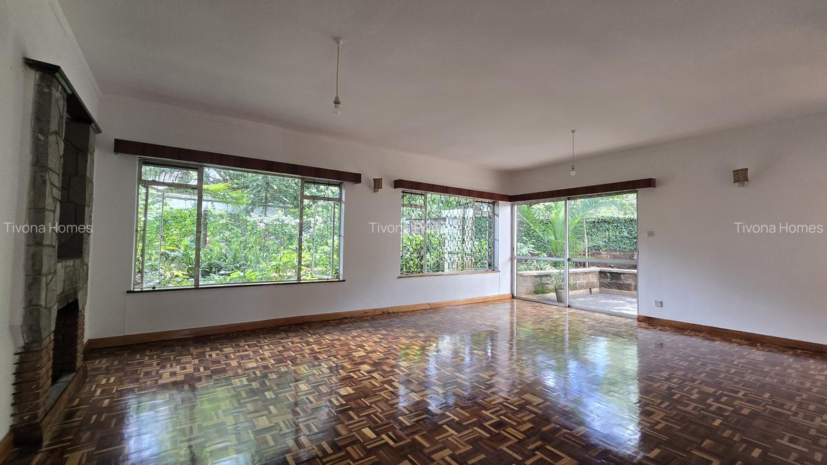 4 Bed House with En Suite in Lavington - 18