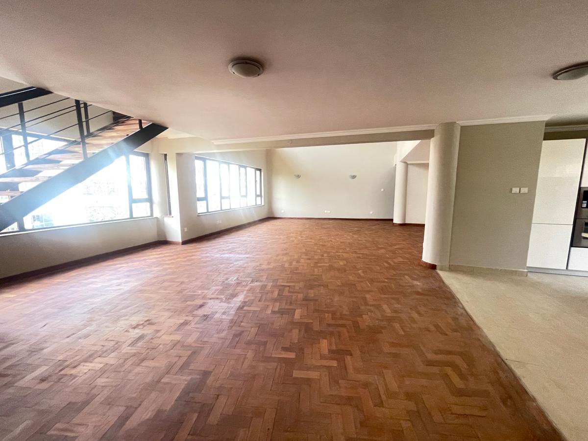 4 Bed Apartment in Riverside - 10