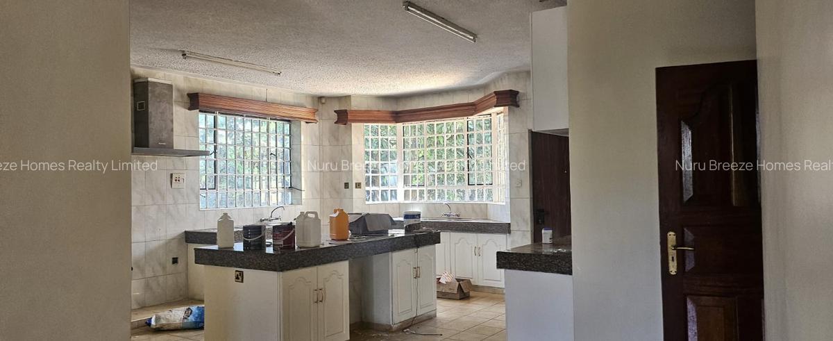 5 Bed House with En Suite in Runda - 3