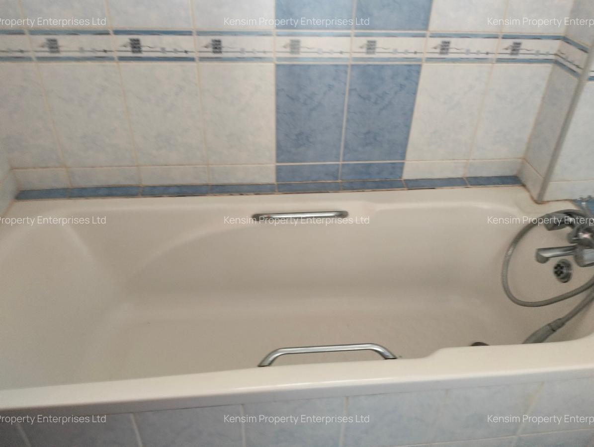 4 Bed Townhouse with En Suite in Nyari - 13