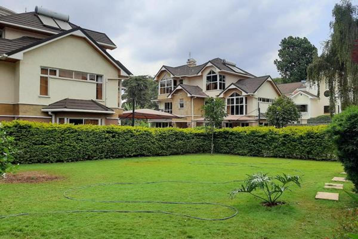 5 Bed Townhouse with En Suite at Lavington - 8